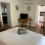 Le Mazet En Ete En Garrigue Nimoise Et Parking Gasthuis Nîmes