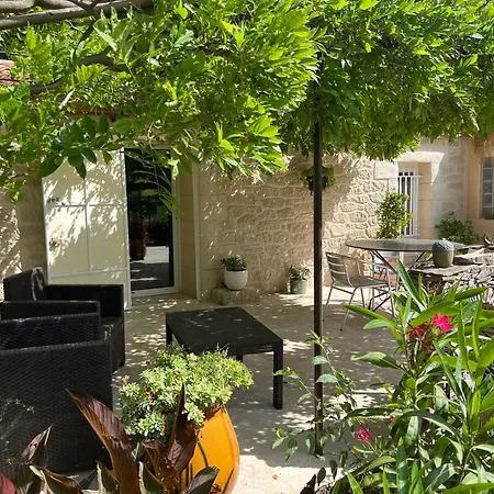 Le Mazet En été En Garrigue Nimoise Et Parking Nîmes