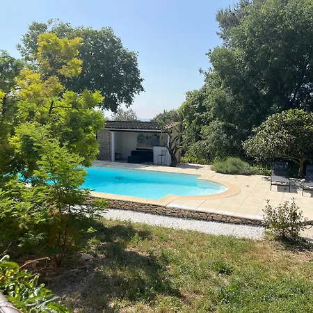 Le Mazet En été En Garrigue Nimoise Et Parking Maison d'hôtes Nîmes