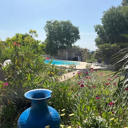 Maison d'hôtes Le Mazet En été En Garrigue Nimoise Et Parking Nîmes