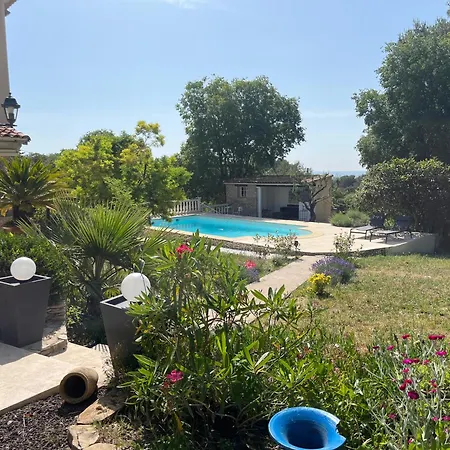 Le Mazet En Ete En Garrigue Nimoise Et Parking 4*
