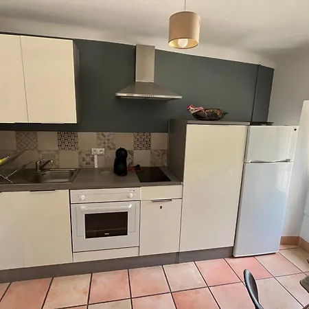 بيت ضيافة Le Mazet En Ete En Garrigue Nimoise Et Parking 4*