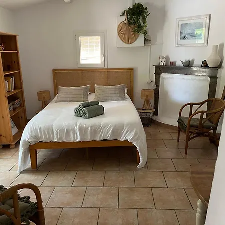 Guest house Le Mazet En Ete En Garrigue Nimoise Et Parking Nimes