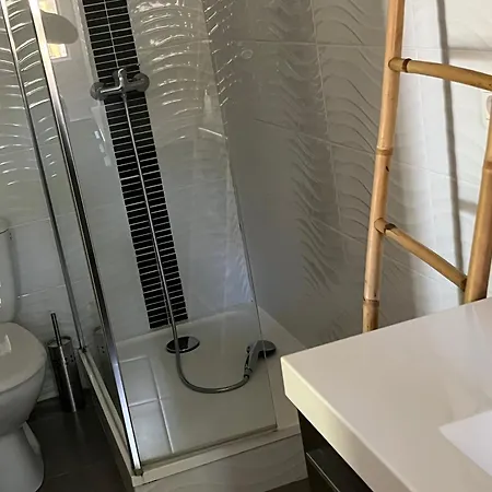 Le Mazet En été En Garrigue Nimoise Et Parking Nîmes