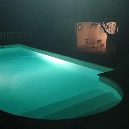 Le Mazet En Ete En Garrigue Nimoise Et Parking Guest house Nimes