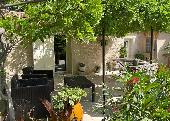 Le Mazet En Ete En Garrigue Nimoise Et Parking Nîmes