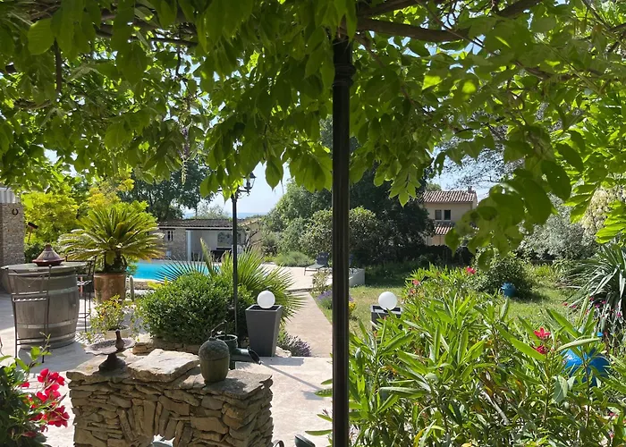 Le Mazet En Ete En Garrigue Nimoise Et Parking