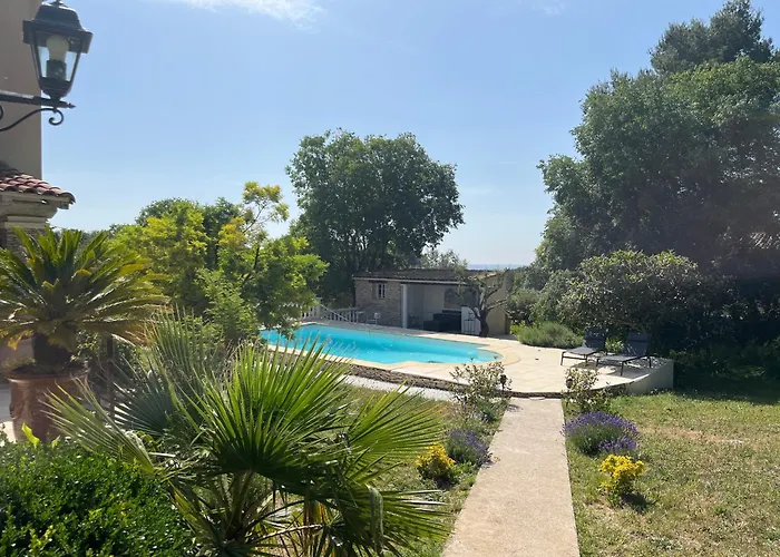 Maison d'hôtes Le Mazet En été En Garrigue Nimoise Et Parking 4*