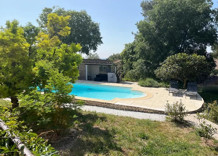 Le Mazet En été En Garrigue Nimoise Et Parking Maison d'hôtes Nîmes