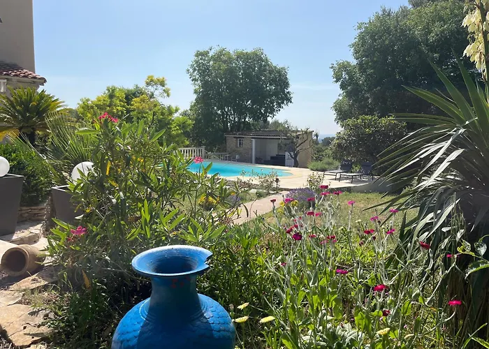 Maison d'hôtes Le Mazet En été En Garrigue Nimoise Et Parking Nîmes