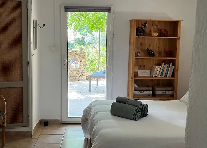 Le Mazet En été En Garrigue Nimoise Et Parking 4*