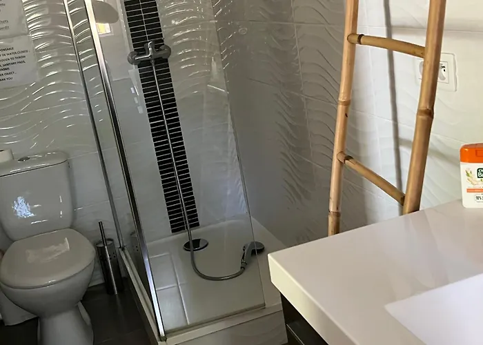 Le Mazet En été En Garrigue Nimoise Et Parking Nîmes