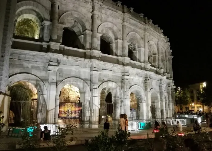 Maison d'hôtes Le Mazet En été En Garrigue Nimoise Et Parking Nîmes