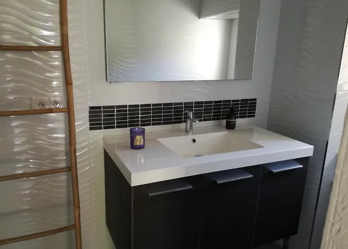 Le Mazet En Ete En Garrigue Nimoise Et Parking